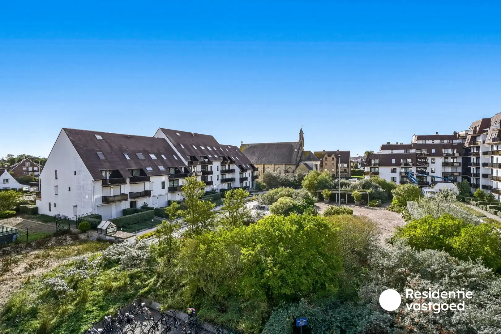 Lichtrijk zongerichte studio met slaaphoek, gelegen op 300m van de zee te Koksijde.  foto 17