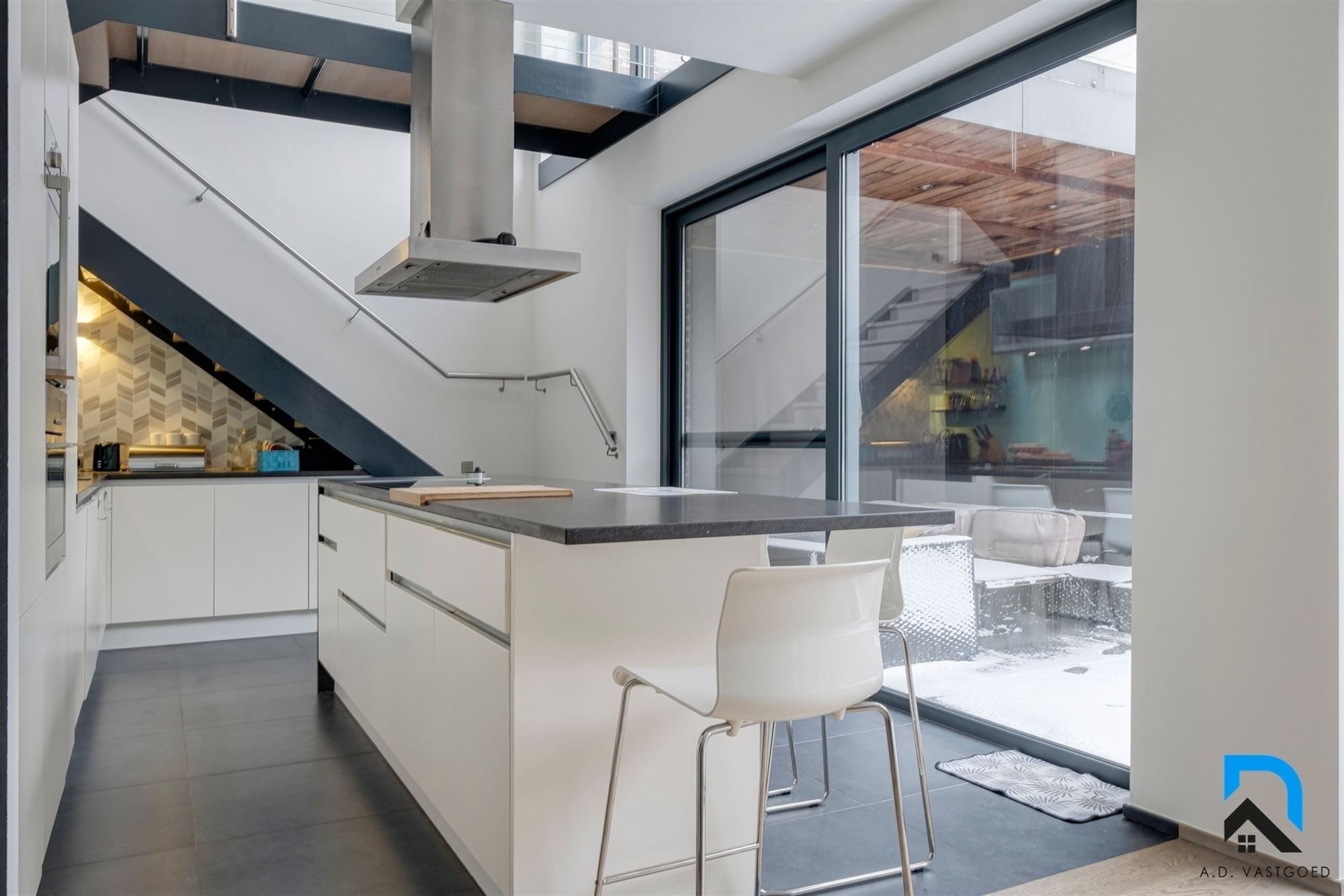 Bijzonder mooi gerenoveerde woning voorzien van 5 slaapkamers foto 11