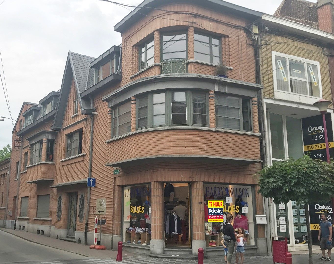 PRACHTIGE HOEKLOCATIE CENTRUM WAVER  foto {{pictureIndex}}
