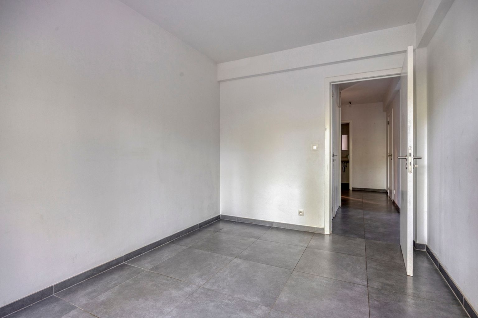 Instapklaar gelijkvloers appartement met eigen tuin foto 13