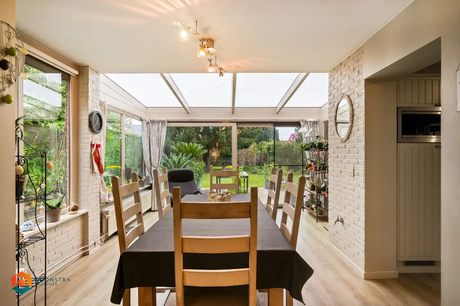 Open bebouwing met 3 slpkrs, bureauruimte en zonnige tuin op een perceel van 757 m² foto 3