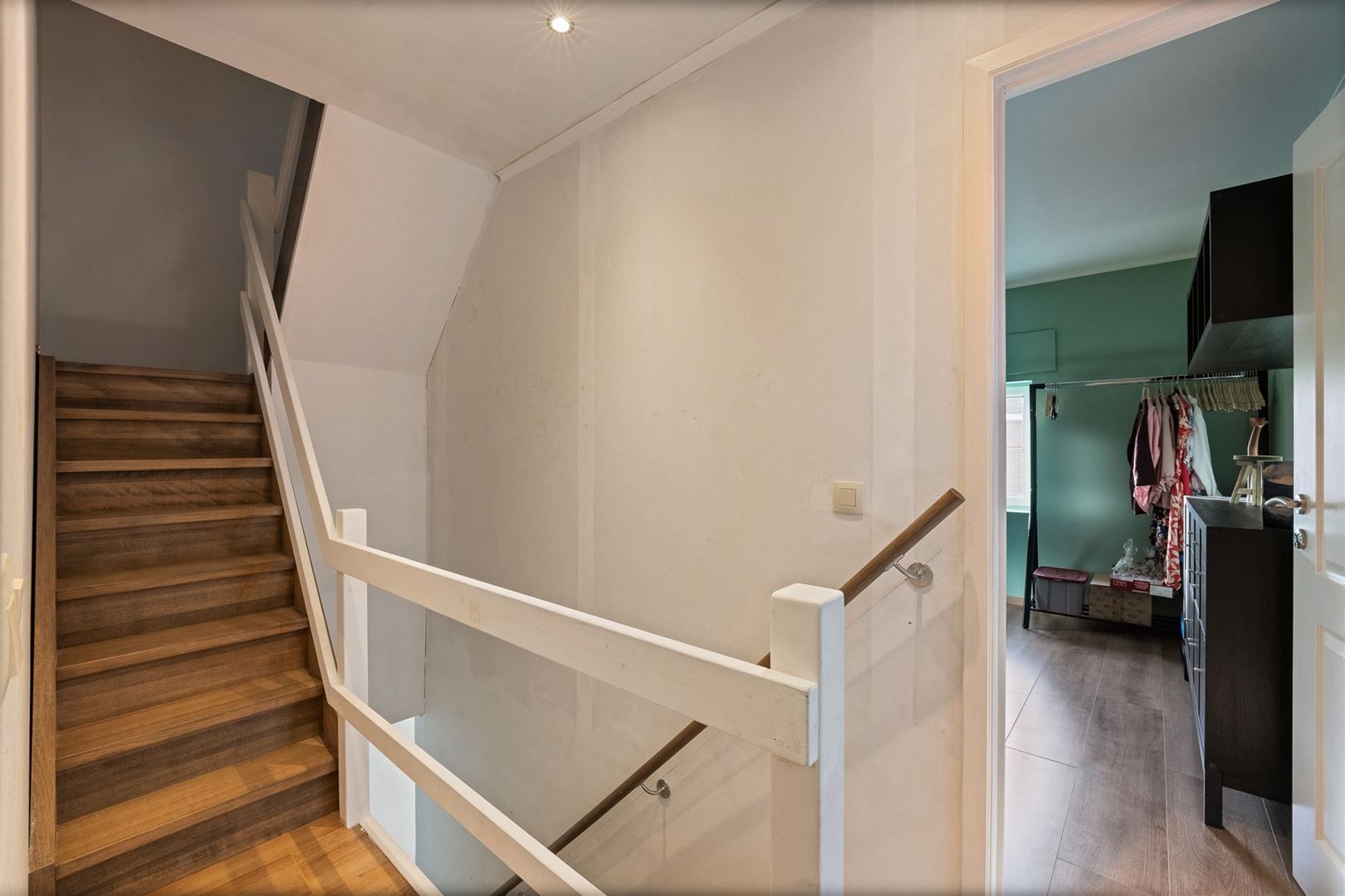 Halfopen bebouwing met garage foto 15