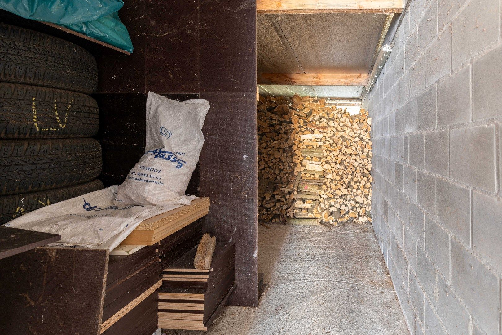 Vernieuwde energiezuinige alleenstaande woning met bijgebouwen  foto 27