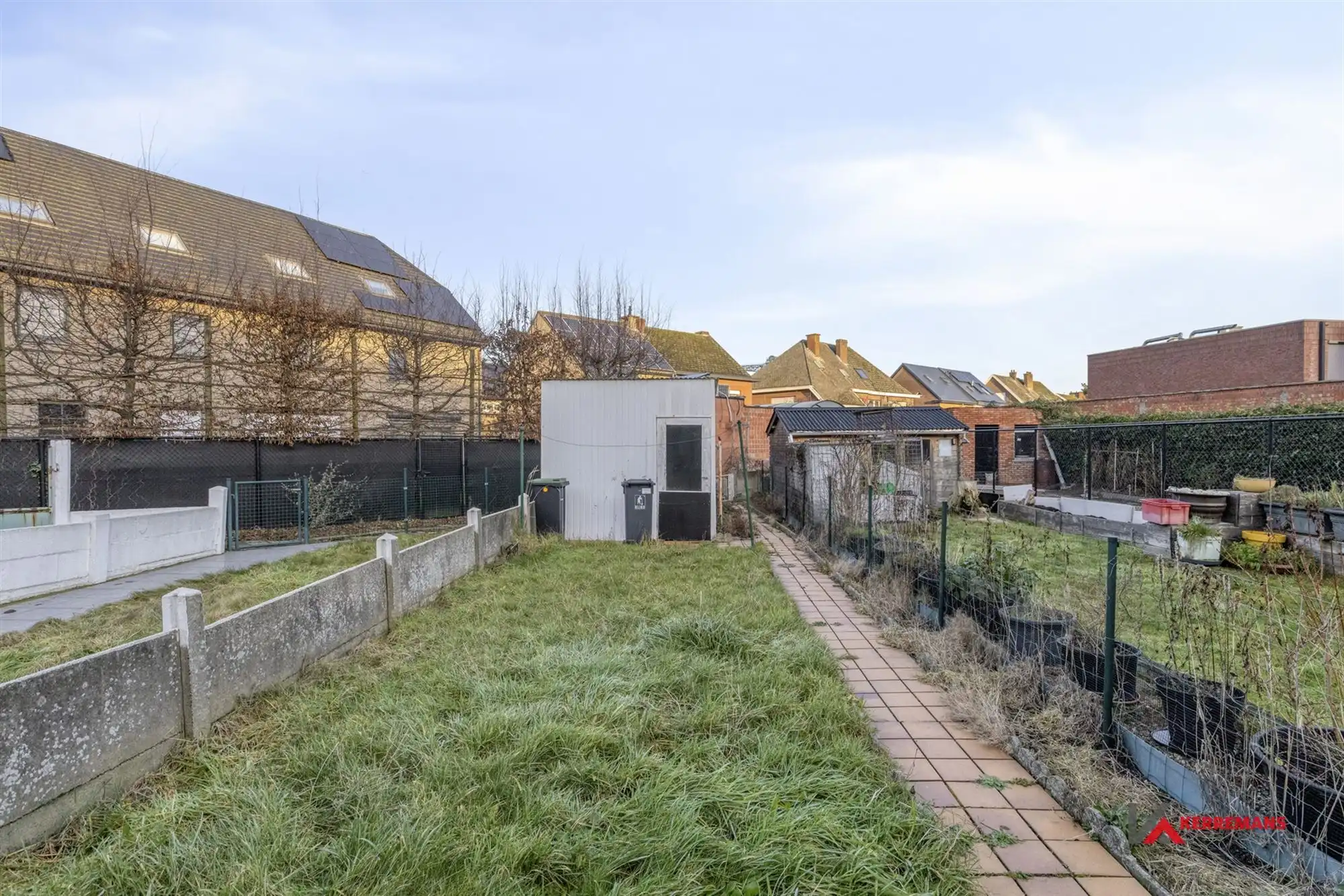 Woning met 2 slaapkamers, tuin en garage.  foto 20