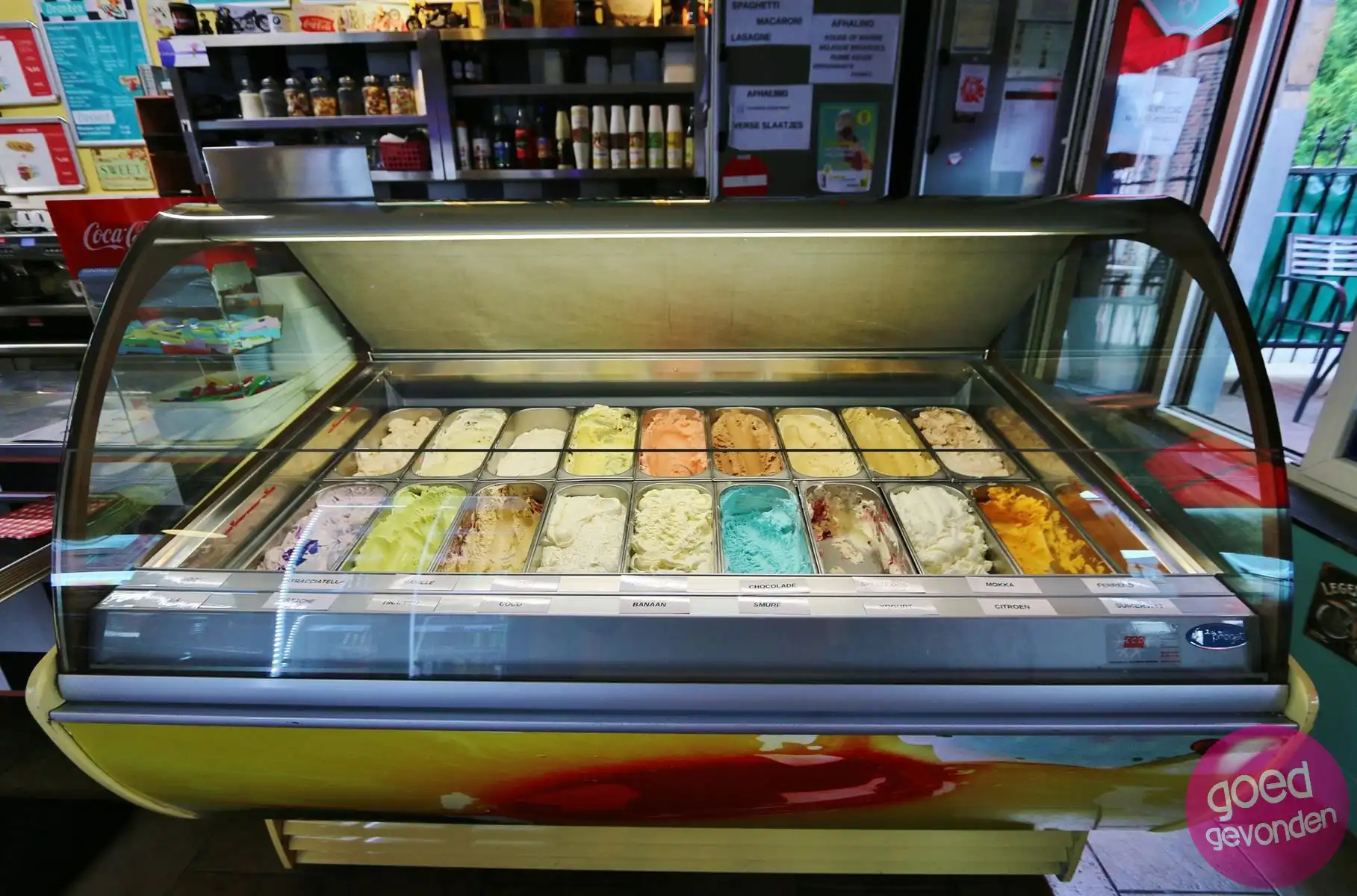 Handelsfonds - ijs en broodjesbar - parking - terras foto 25