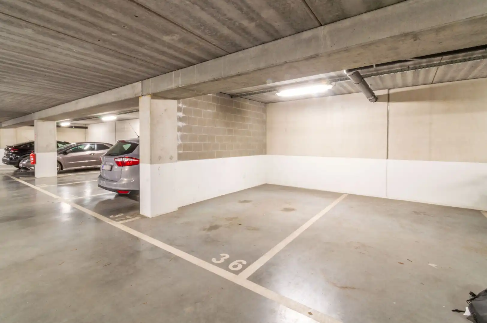 !!! OPTIE !!! Binnenstaanplaats te centrum Halle! foto 4