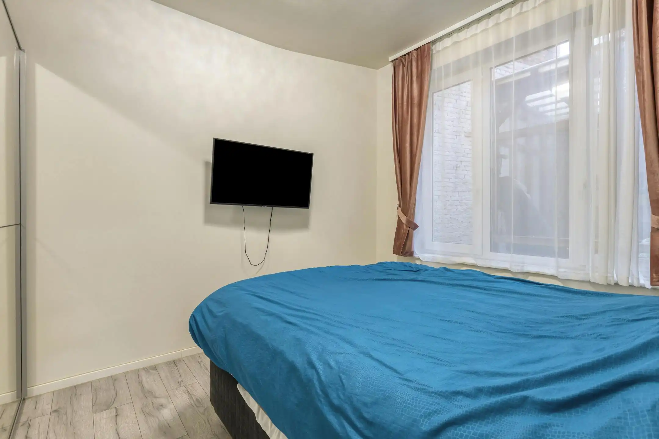 Gerenoveerd gelijkvloers appartement te koop in Merksem foto 11