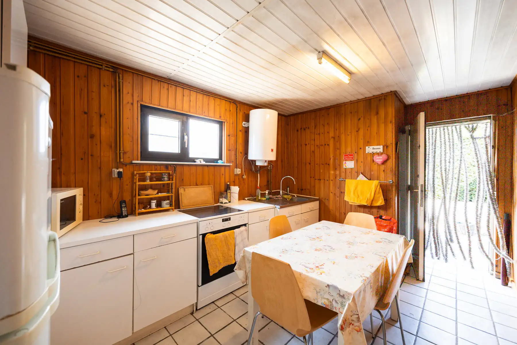 Charmante te renoveren halfopen woning met veel potentieel foto 12
