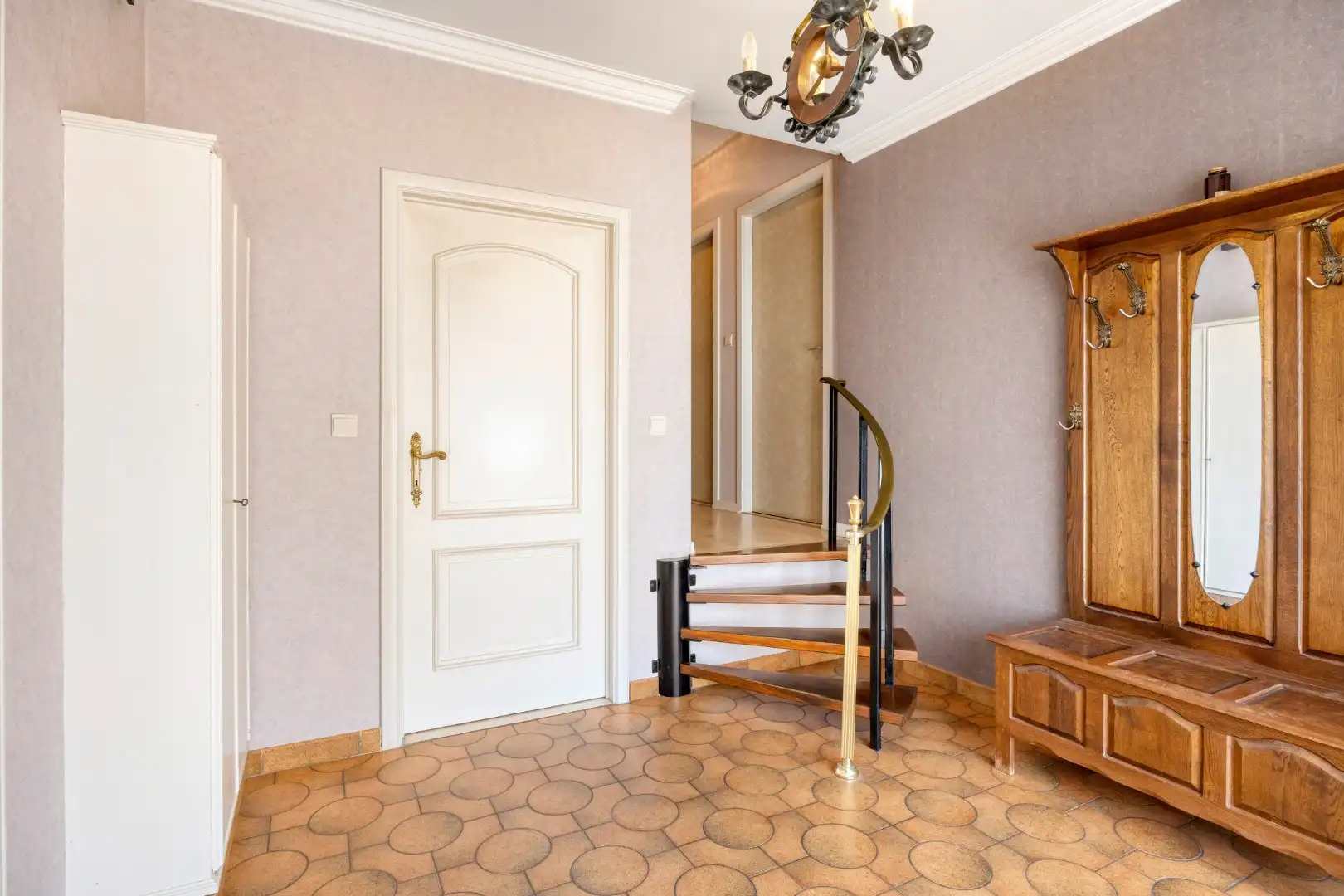 Goed onderhouden ruim ingedeelde woning met 3 slpks + zolder foto 11