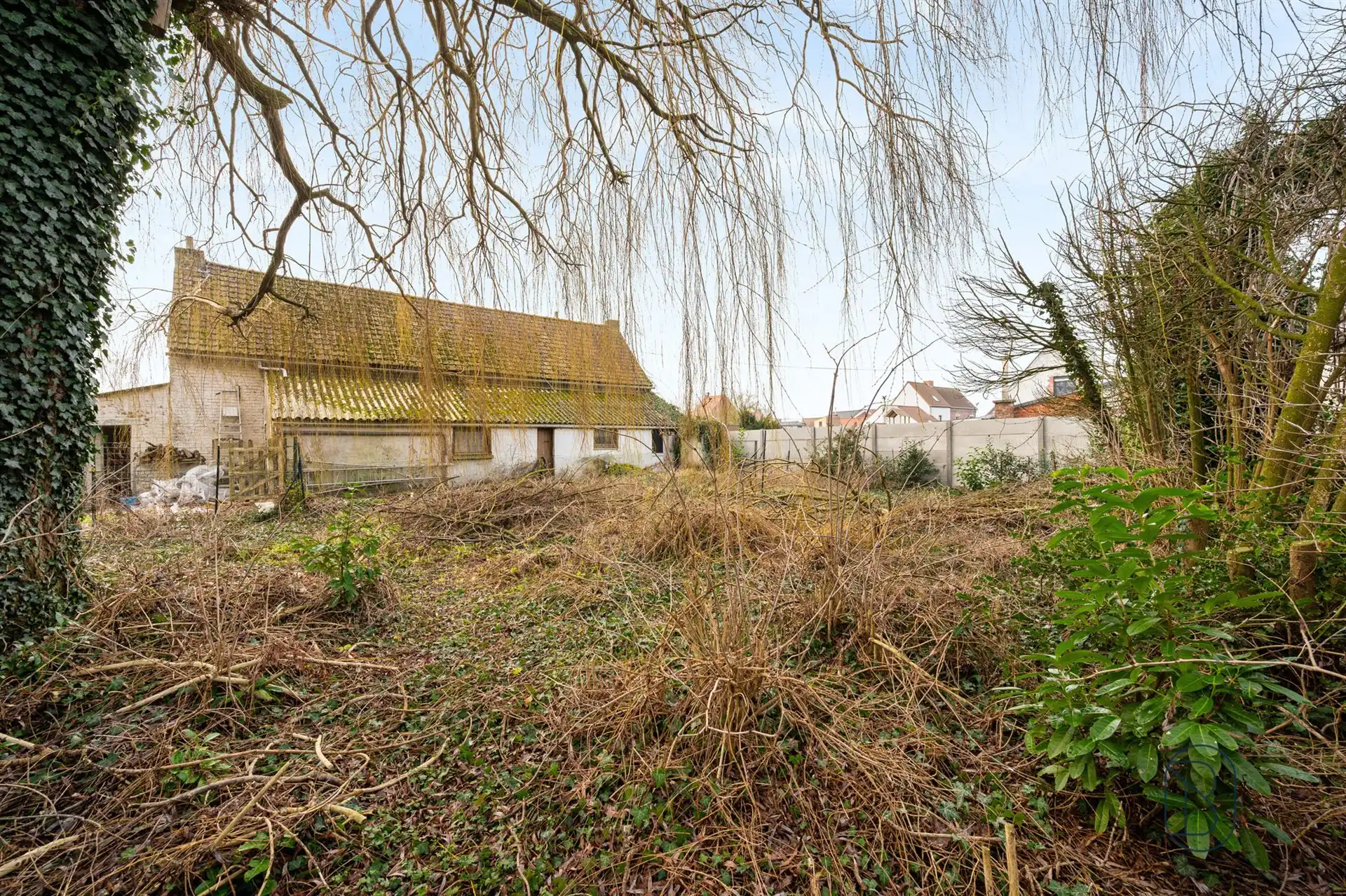 Volledig te renoveren woning, veel potentieel! foto 11