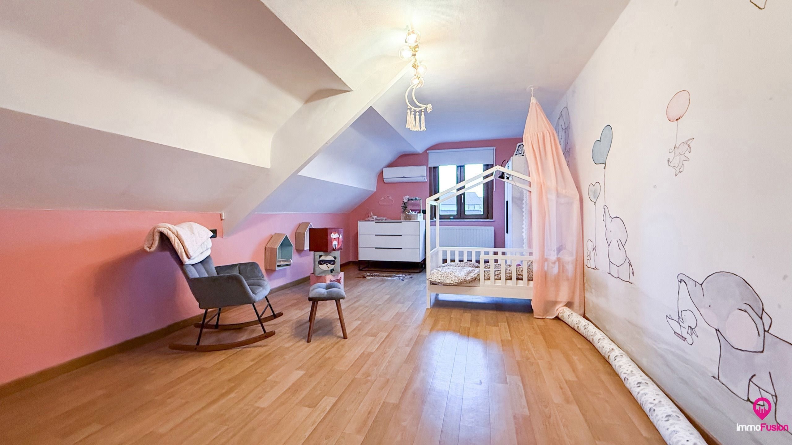 Woning 4 slpk met commerciële vergunning op centrale ligging foto 31