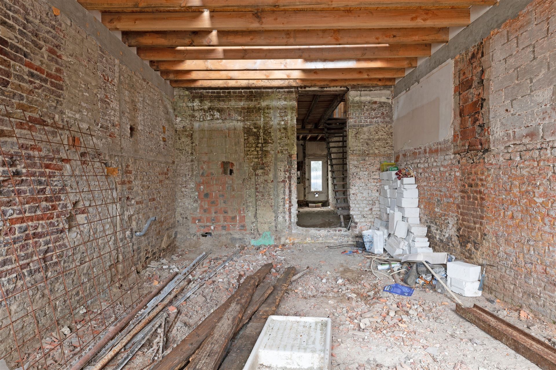 Te renoveren woning met tuin en garage nabij Gent! foto 6