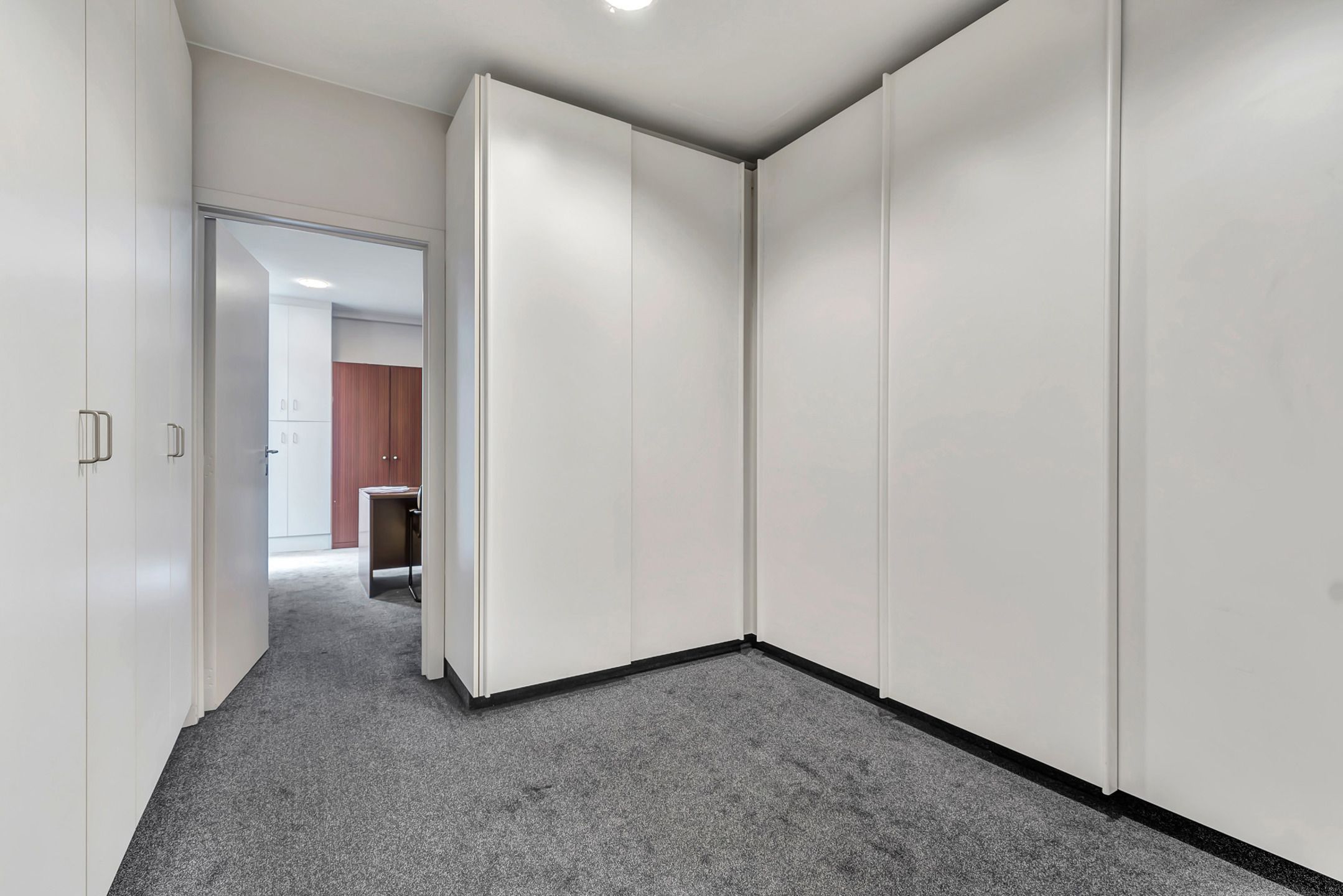 Ruime commerciële ruimte te koop in hartje Waregem foto 10