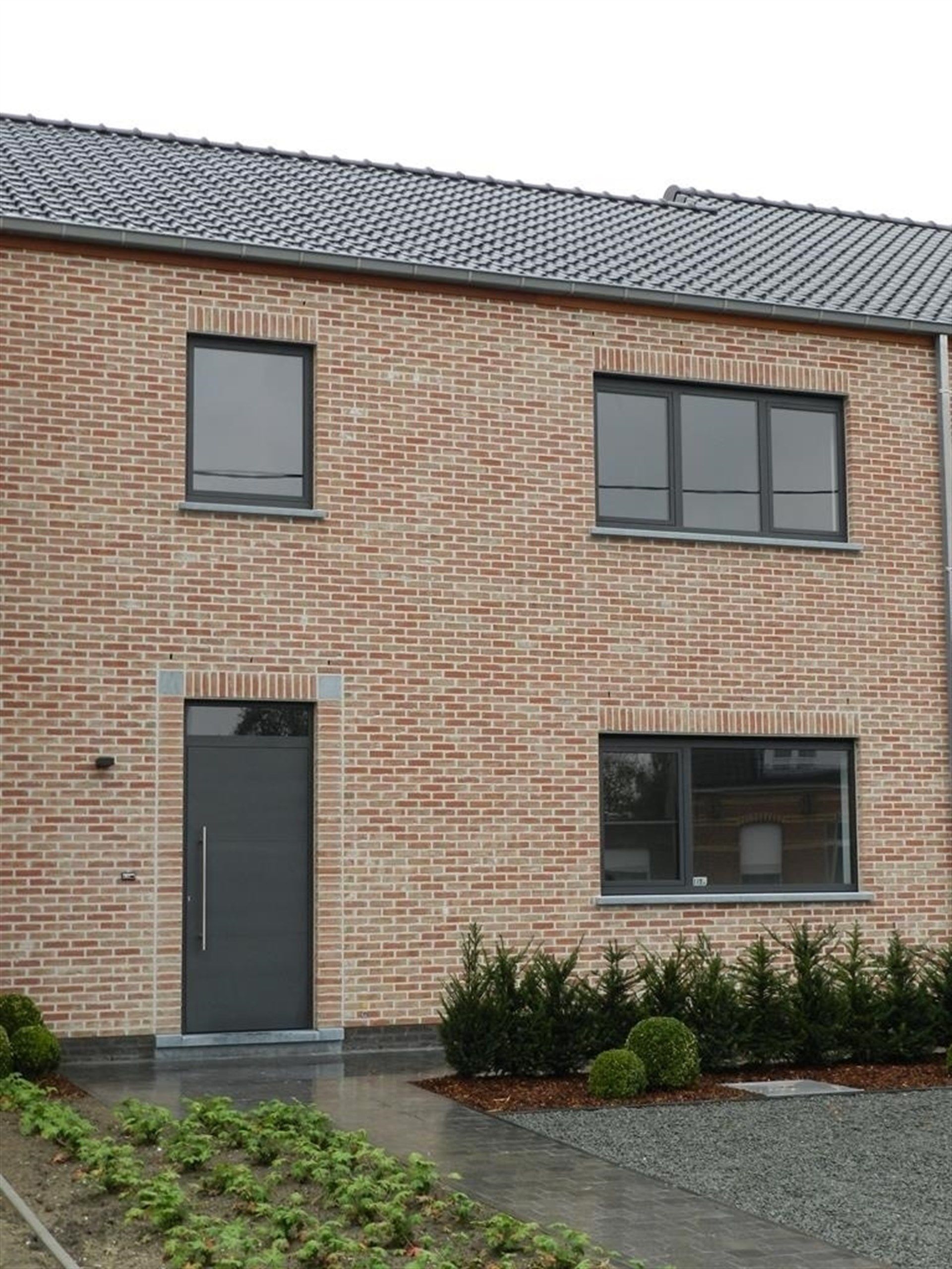 Mooi en prima gelegen ruime woning met tuin. foto {{pictureIndex}}