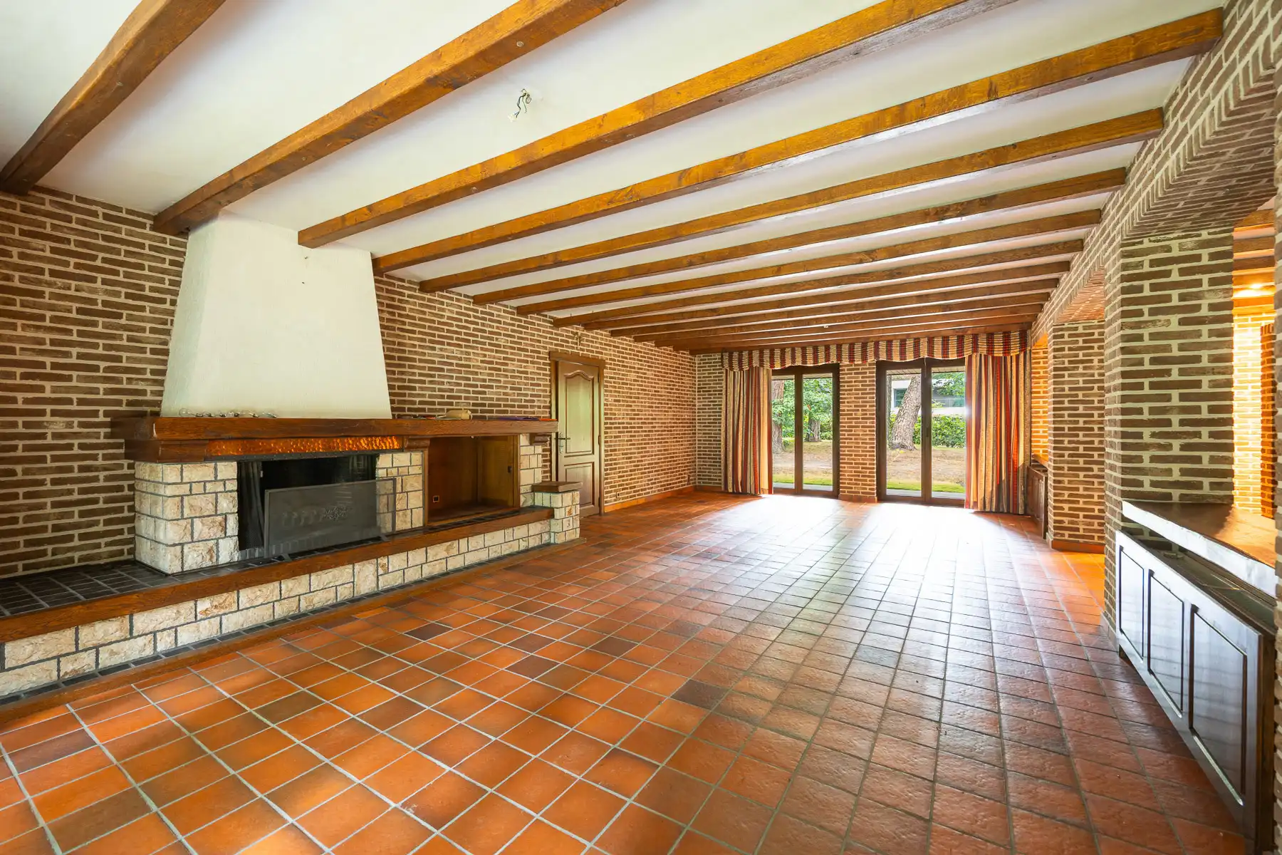 Zéér ruime villa op 3.014m² omgeven door groen foto 12