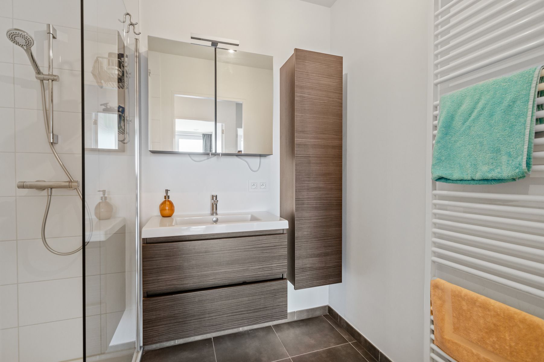 Stijlvolle duplex met 2 kamers, zonnig terras & parking! foto 22