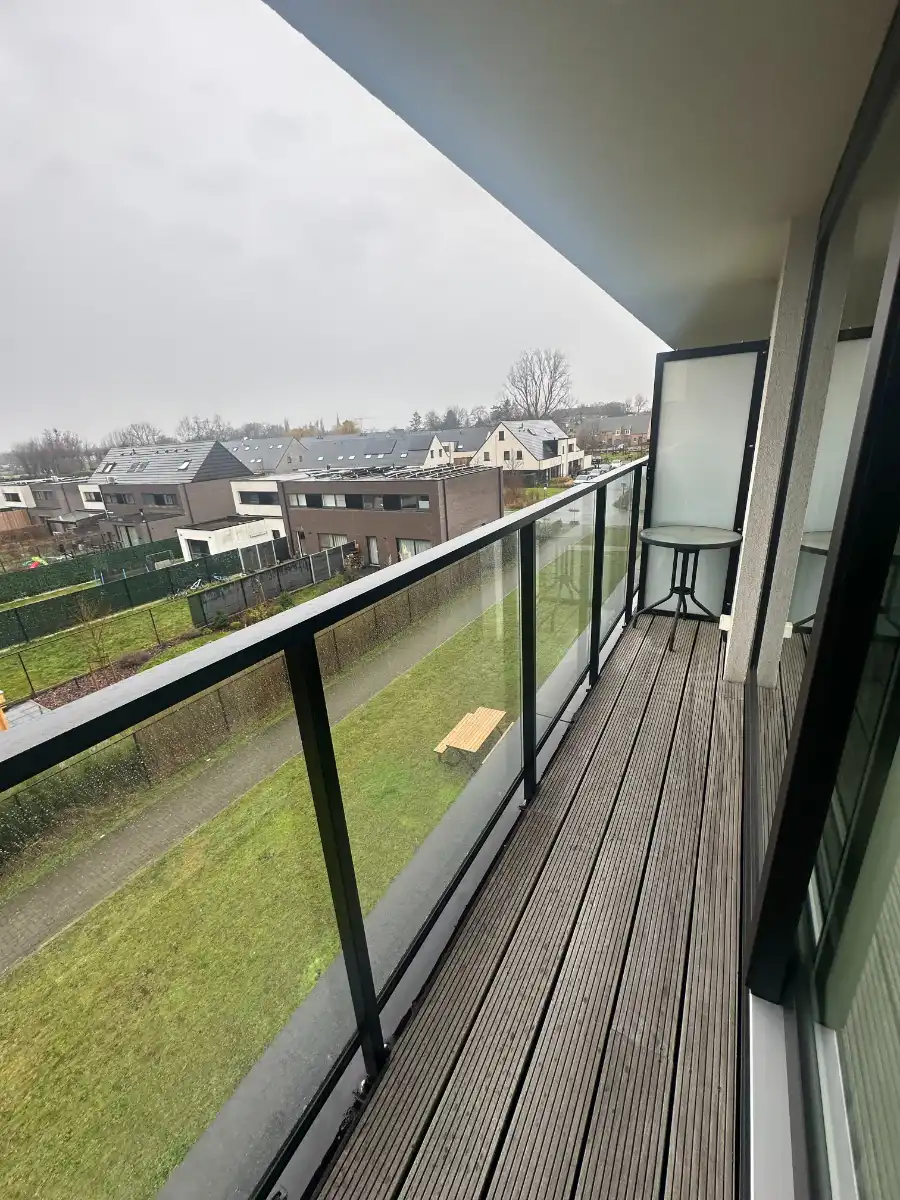 Modern 1-slpk appartement met terras en staanplaats foto 7