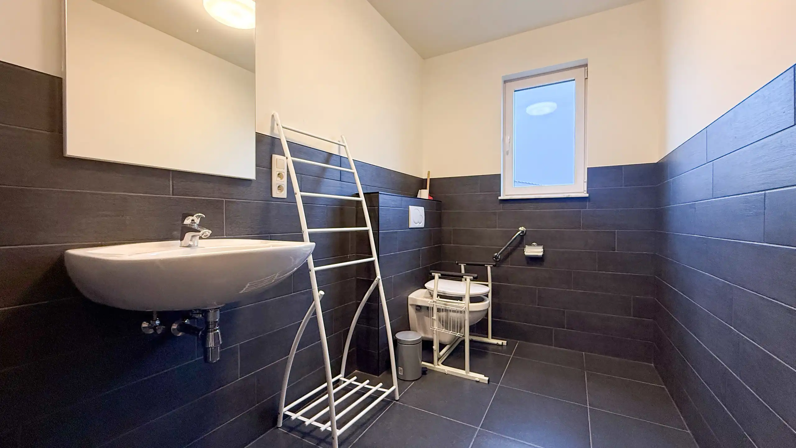 Veelzijdig investeringspand met 10 kamers, lift en kelder! foto 90