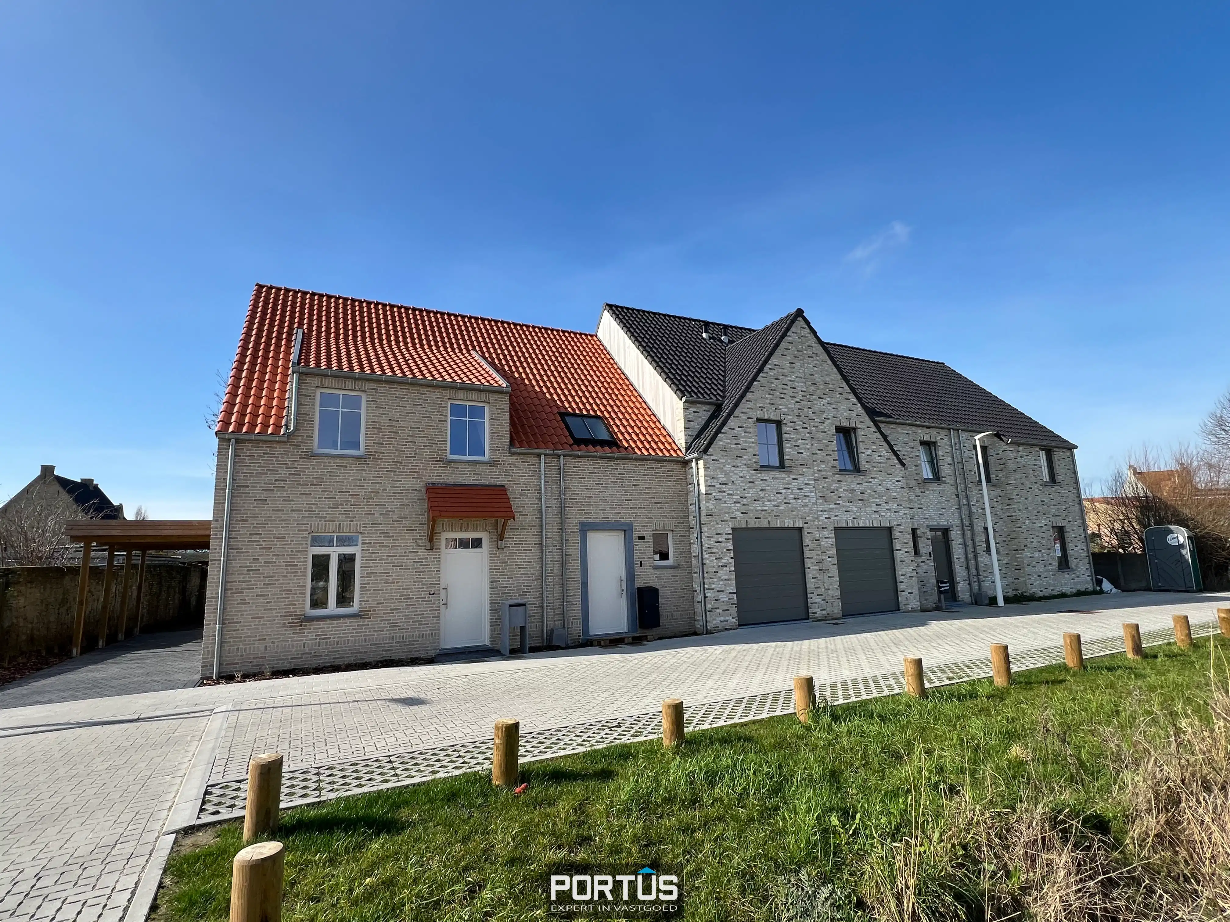 Energiezuinige nieuwbouwwoning met 3 slaapkamers en carport te huur foto {{pictureIndex}}