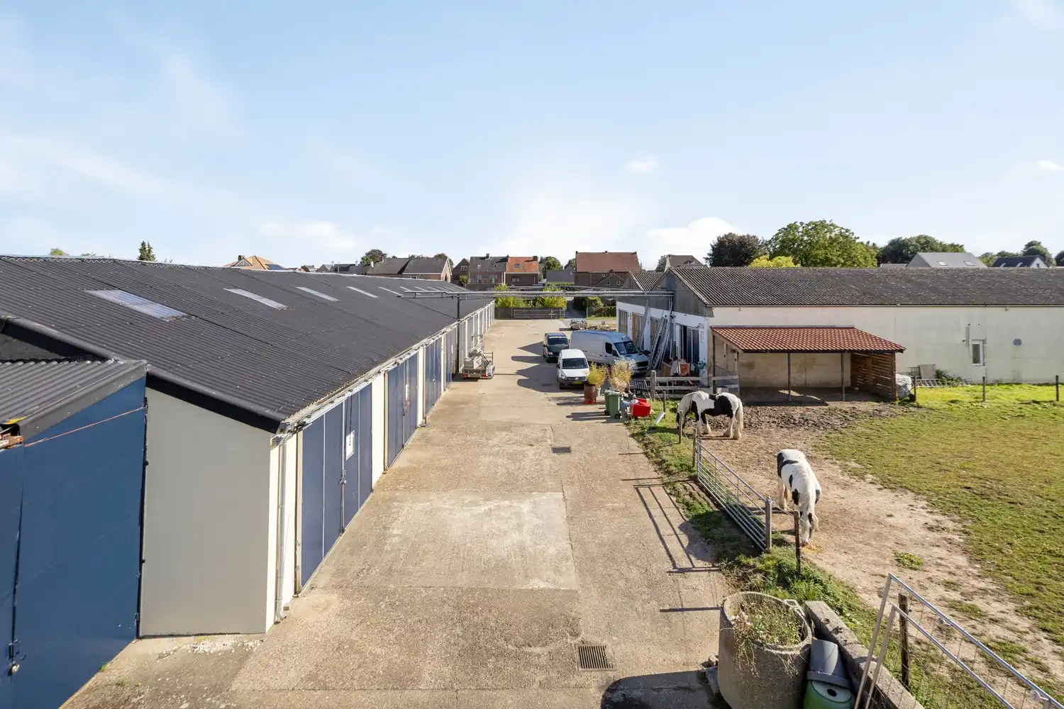 Twee percelen grond met loodsen te koop – Strategisch gelegen langs de Maastrichtersteenweg in Riemst foto 4