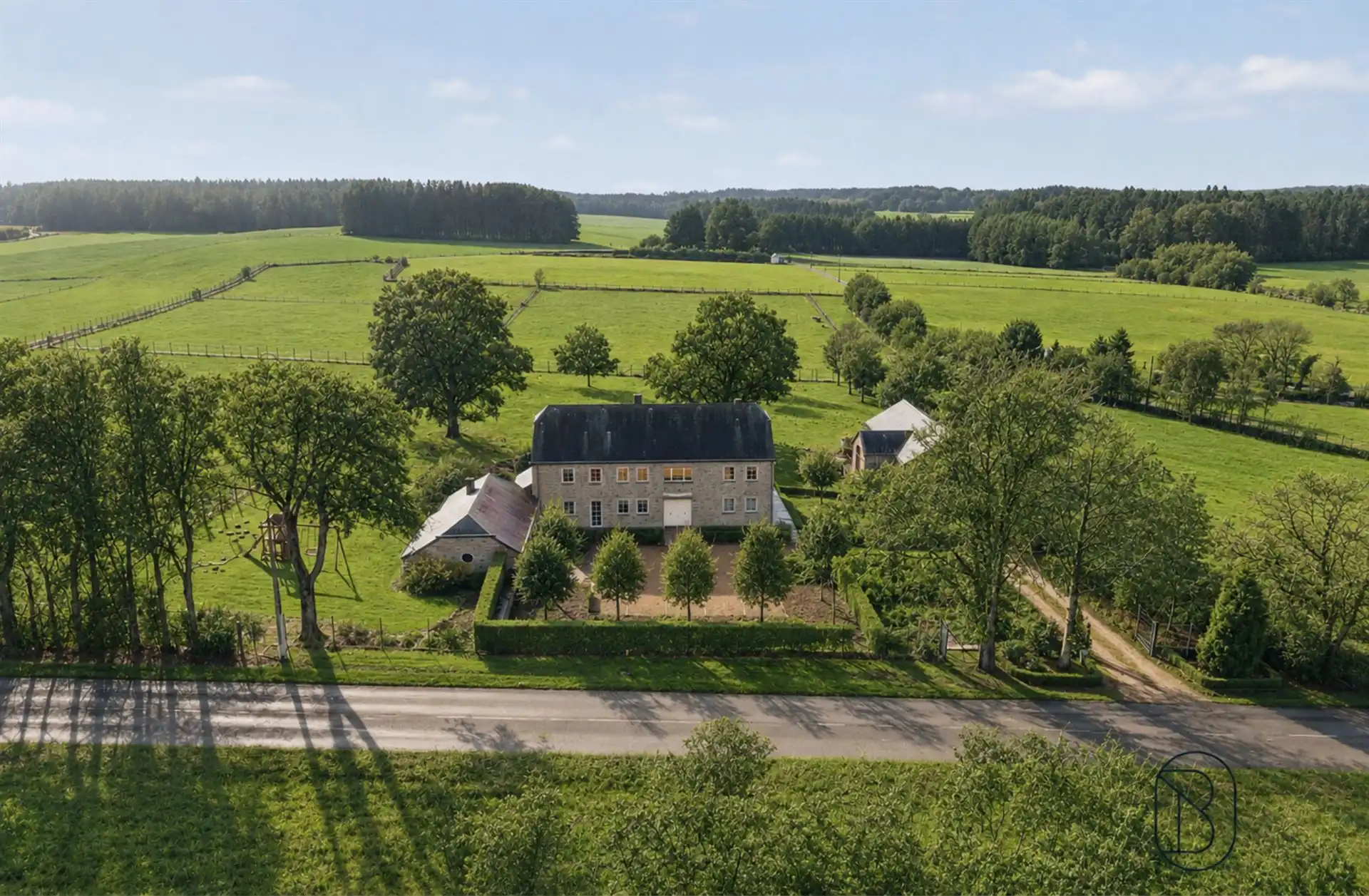 Topgelegen prachtige vakantiewoning met binnenzwembad foto 2