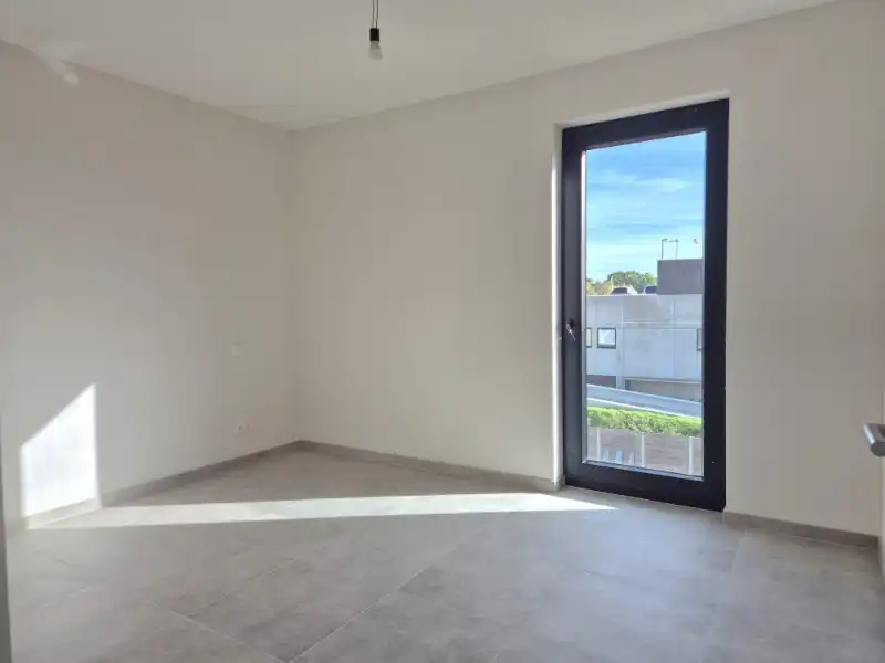 KORTEMARK. Ontdek de laatste appartementen van MILA en NORA. Dit tweeslaapkamerappartement biedt 103 m2, volwaardige ruimtes en zitterras. Profiteer van de 6% btw onder voorwaarden. foto 17