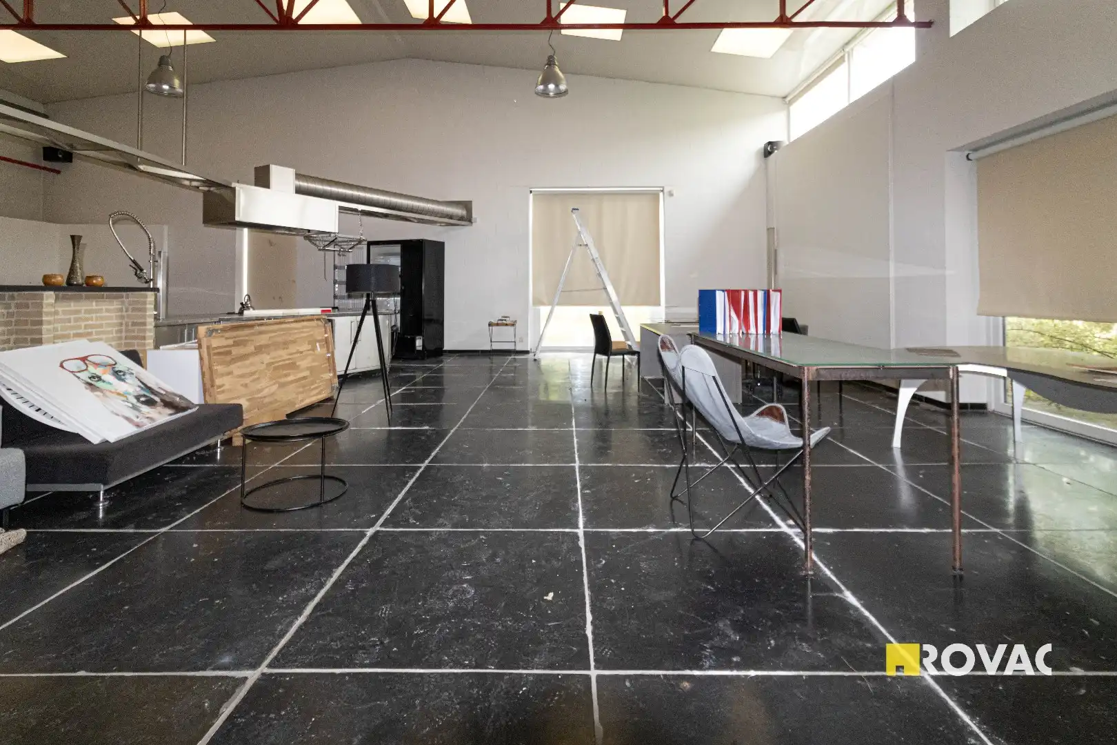 Ruime alleenstaande loftwoning met garage/opslagplaats foto 8