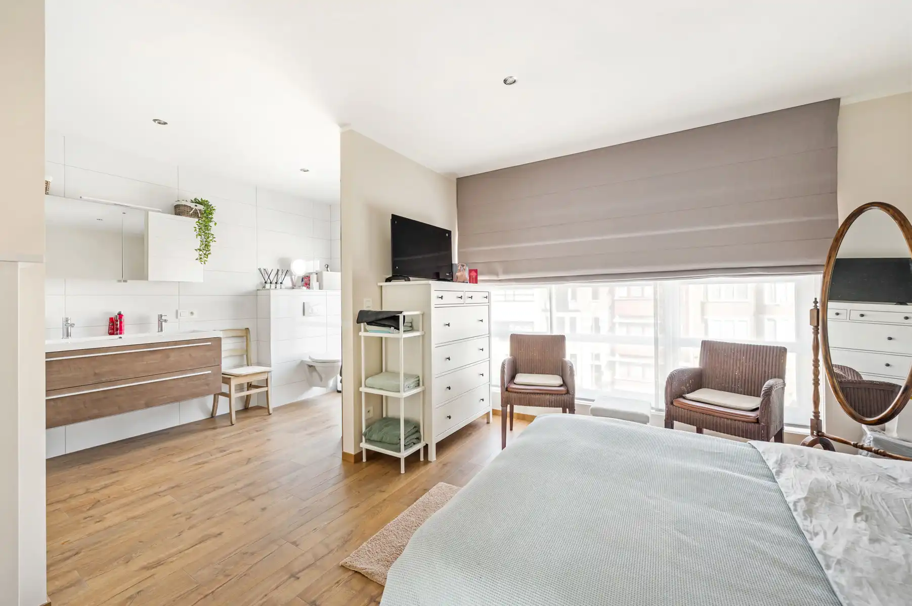 Grote woning met tal van mogelijkheden foto 14