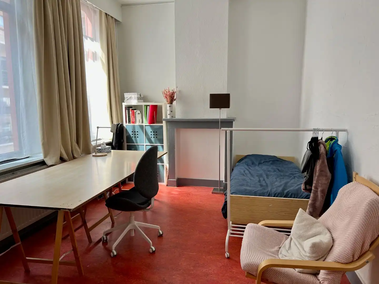  Kamerwoning met 4 kamers (conformiteitstattesten) en een opslagplaats. foto 2