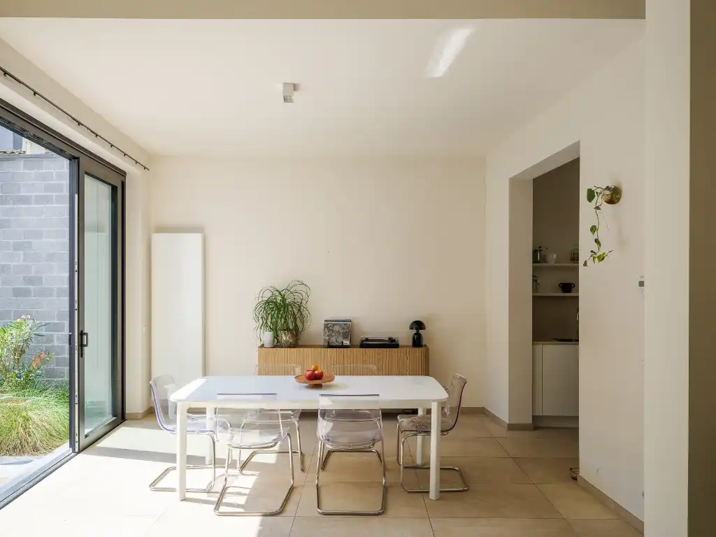 Centrum Gent - Instapklare burgerwoning met 4 slaapkamers, 2 badkamers, stadstuin en inpandig terras op een bijzonder centrale ligging. foto 4