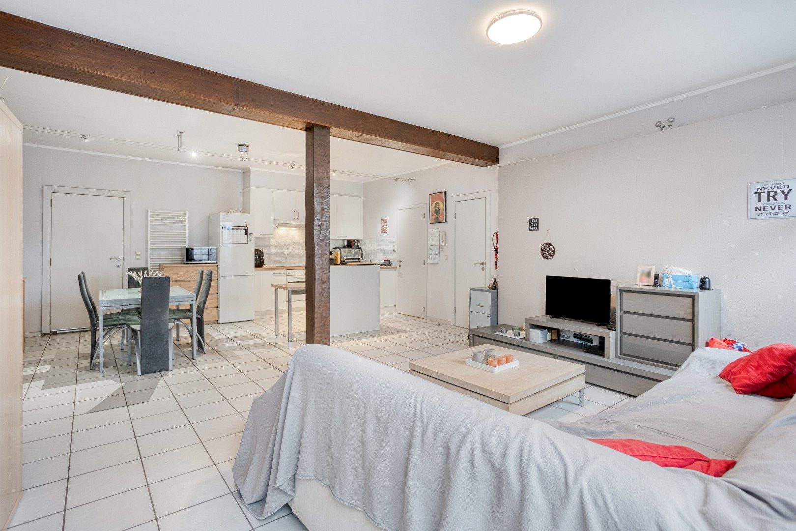 Gelijkvloersapp. (91m²) te huur in Halle, met 1 slpk en koer foto 12