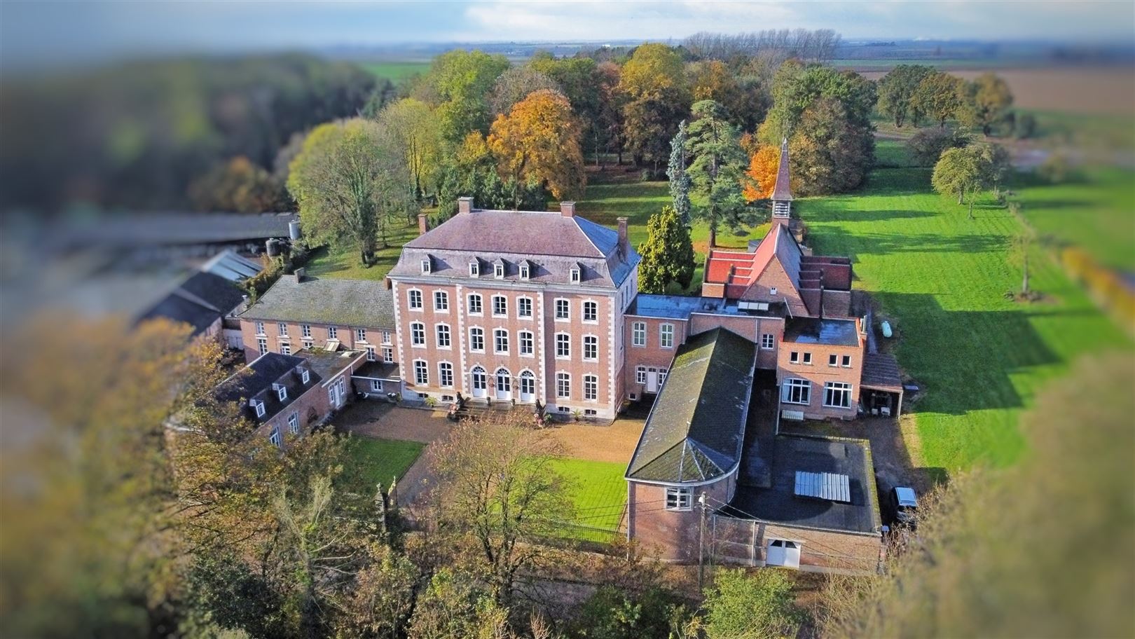 Uniek kasteeldomein op ±6.5 Ha met veel mogelijkheden foto 21