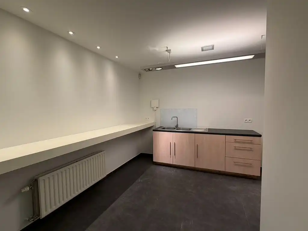 Commerciële ruimte te huur foto 7