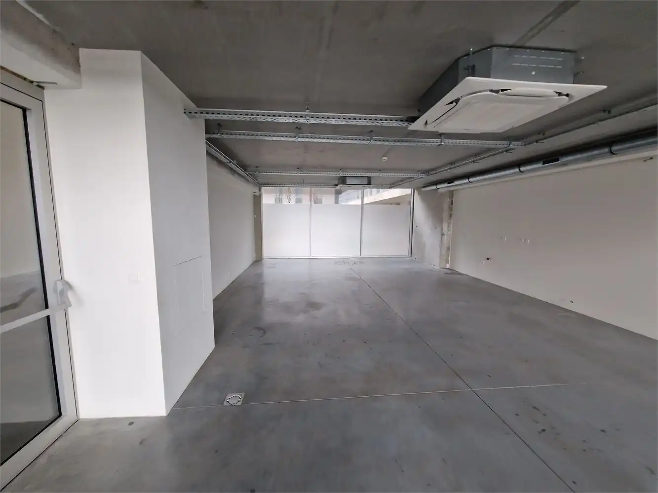 RECENTE COMMERCIËLE UNITS NABIJ ALBERT HEIJN foto 3