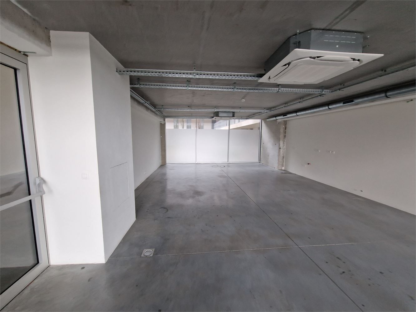 RECENTE COMMERCIËLE UNITS NABIJ ALBERT HEIJN foto 3