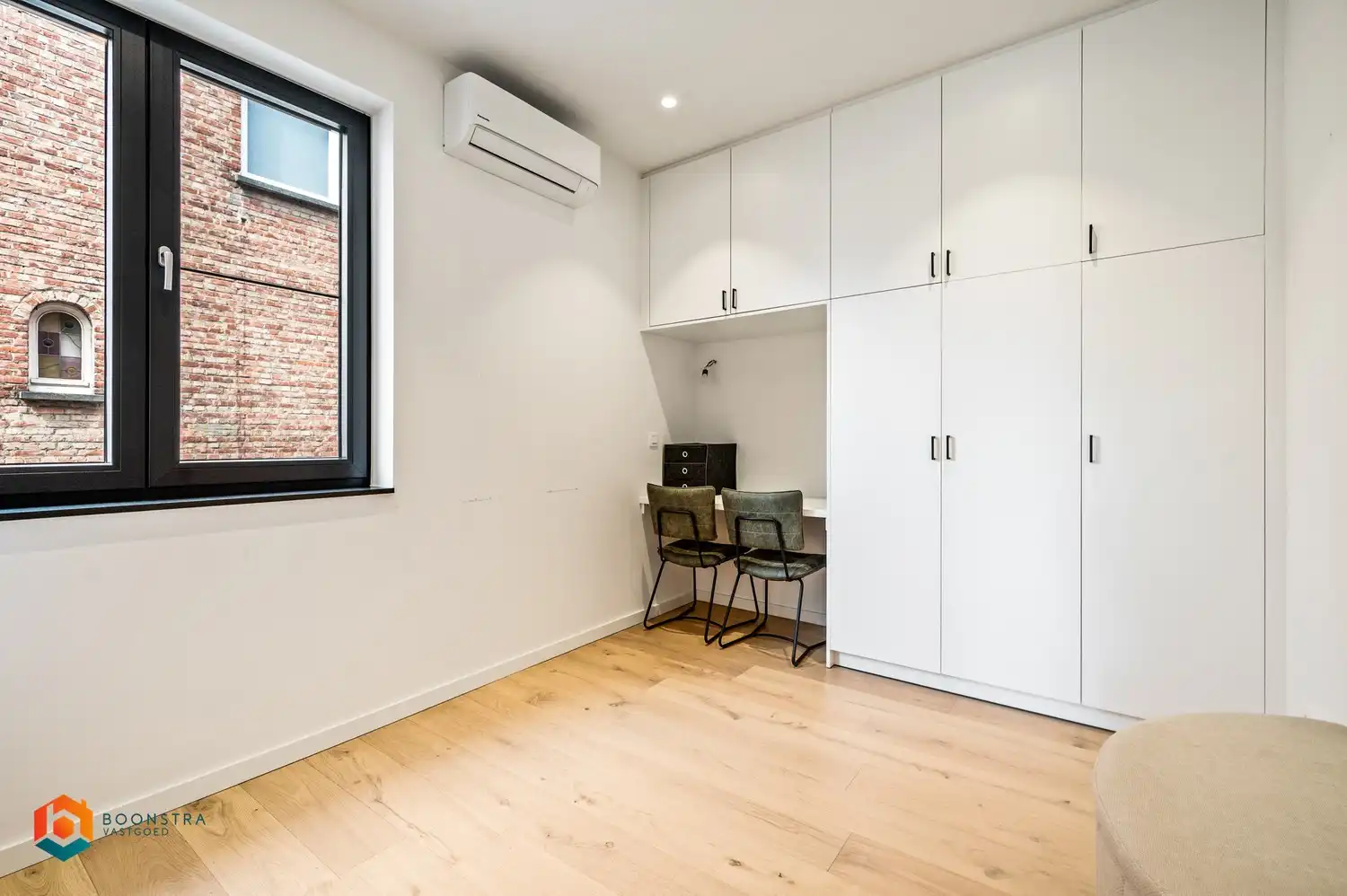 Appartementsgebouw met 2 app + grote parking foto 11