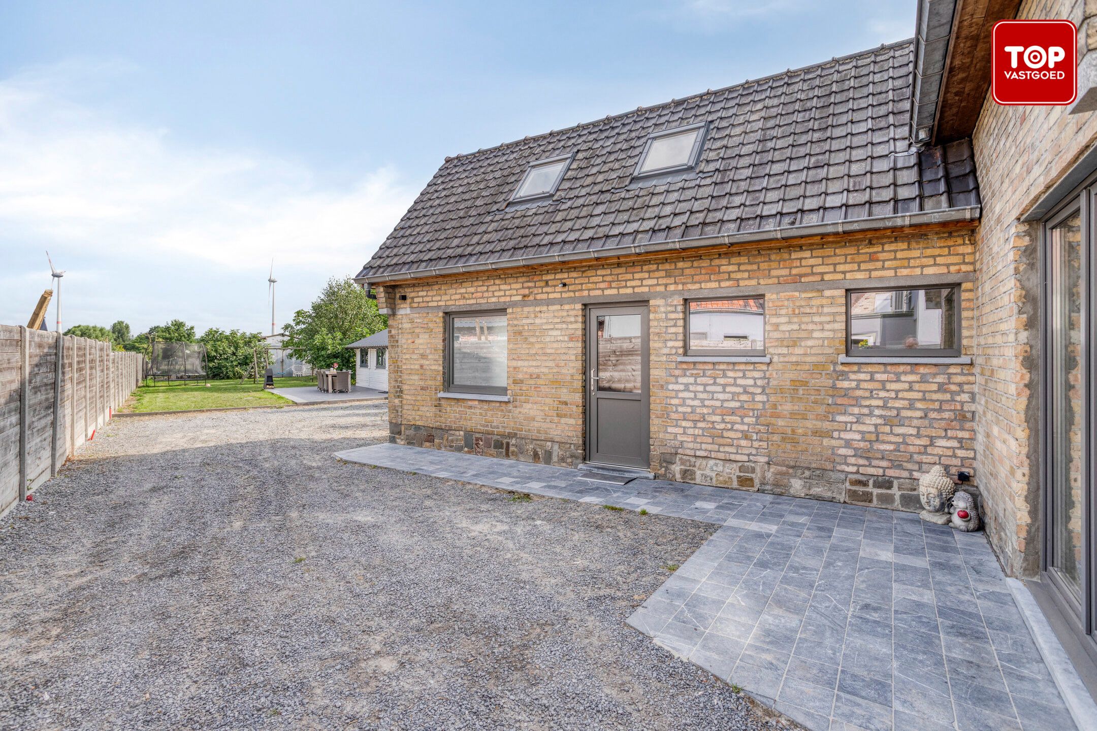 Gerenoveerde alleenstaande woning in Adegem met loods en weide foto 16