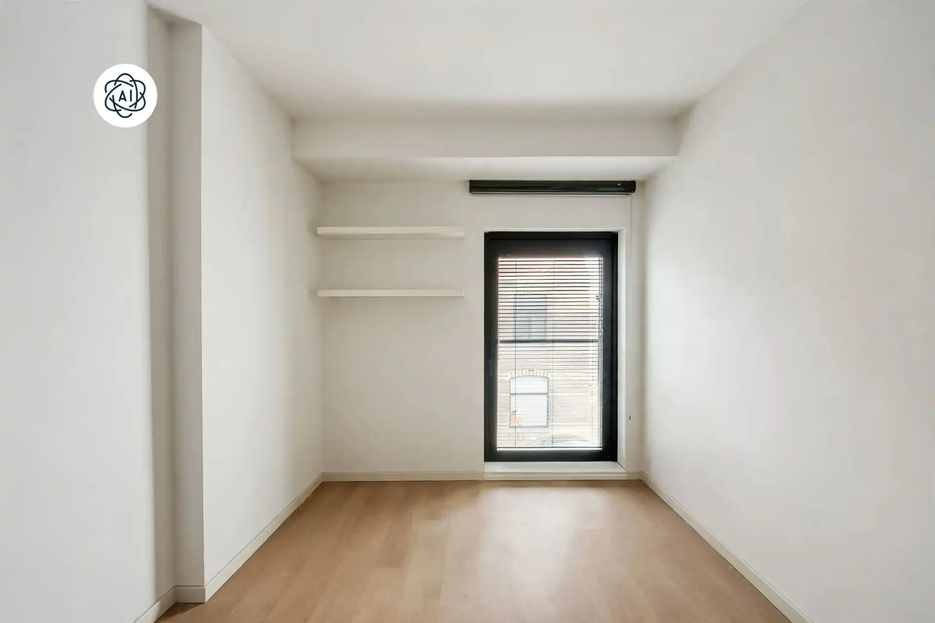Instapklaar appartement met 2 slks, ruim terras en parking foto 8