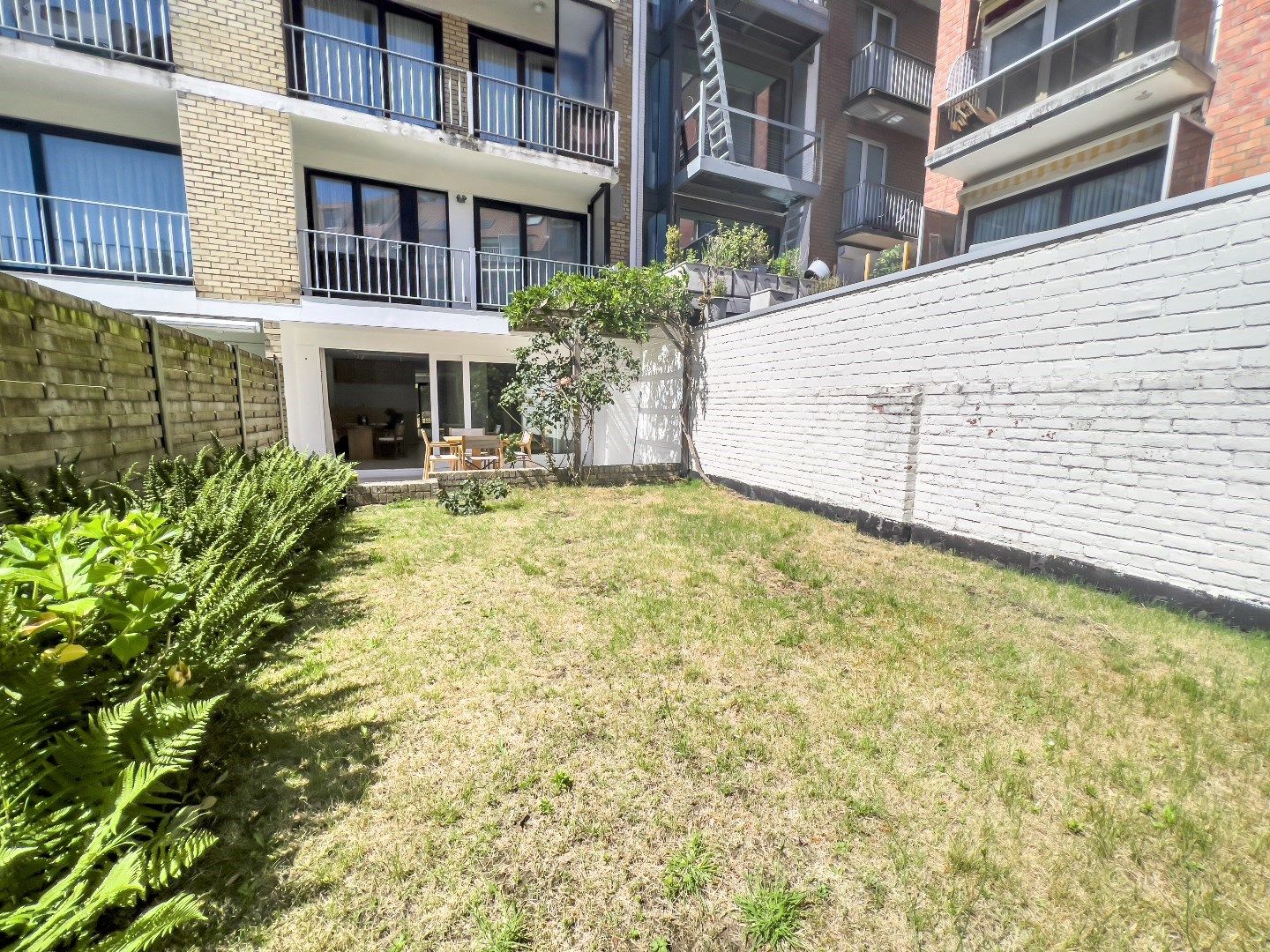 Prachtig gerenoveerd gelijkvloersappartement met zuidgerichte tuin, centraal gelegen op de Dumortierlaan vlakbij het Driehoeksplein.  foto 16