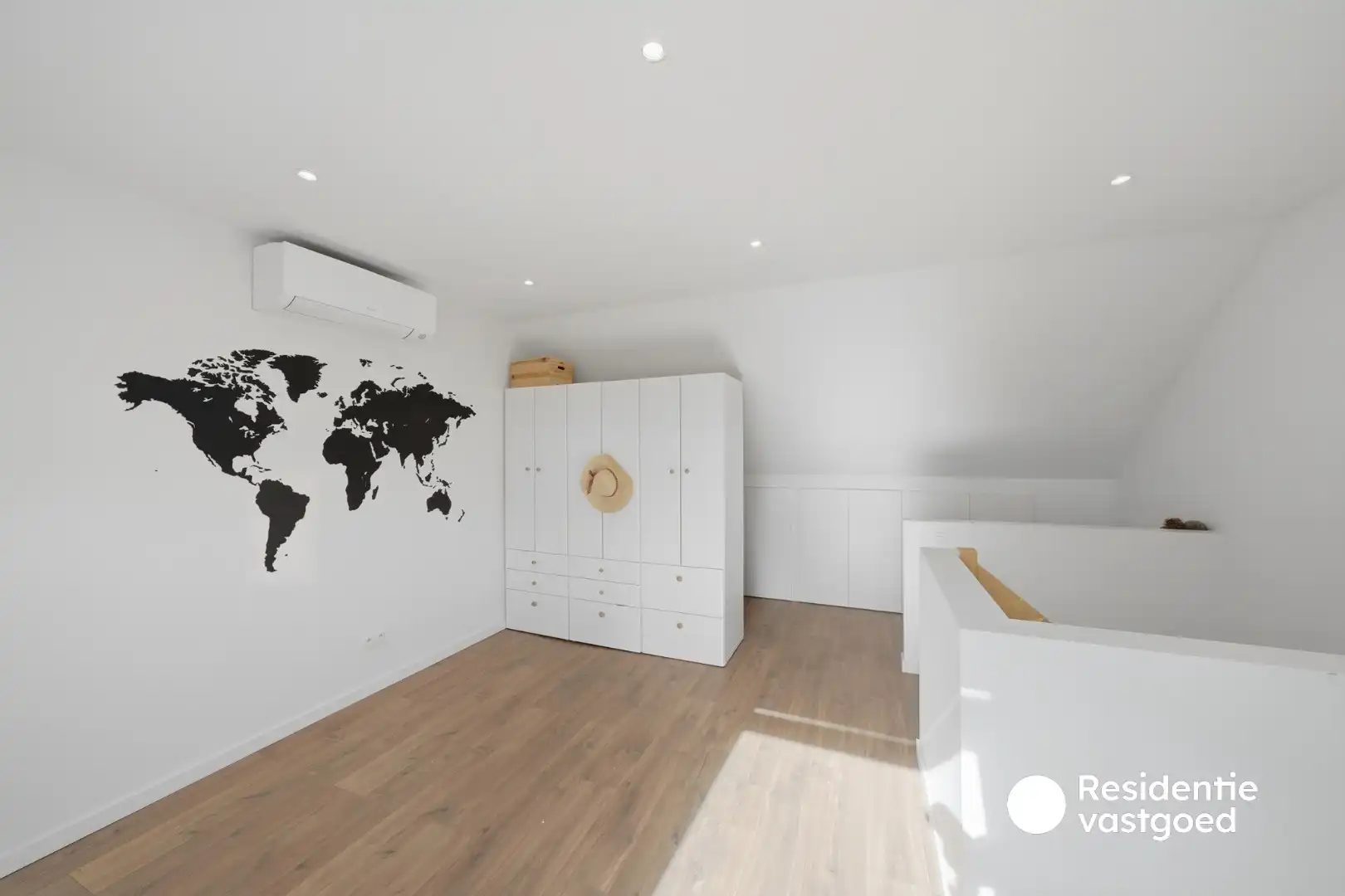 Instapklare woning te koop met garage en tuin! foto 30