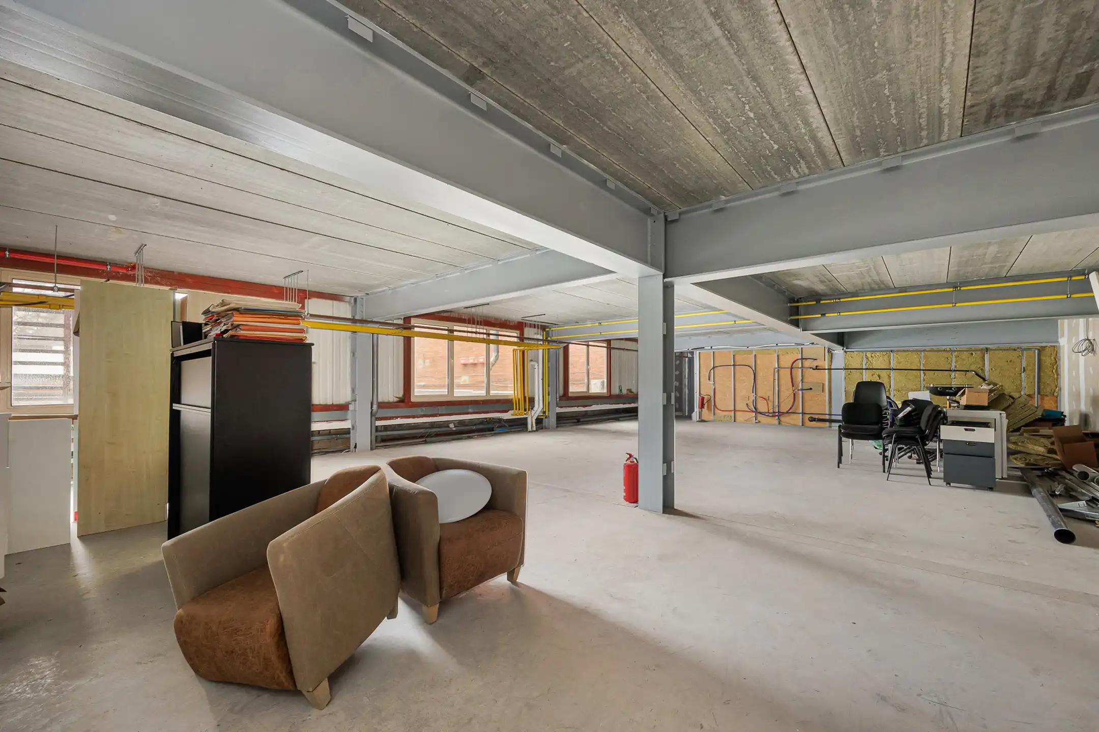 Ruime polyvalente ruimte van 143 m² op strategische locatie foto 5