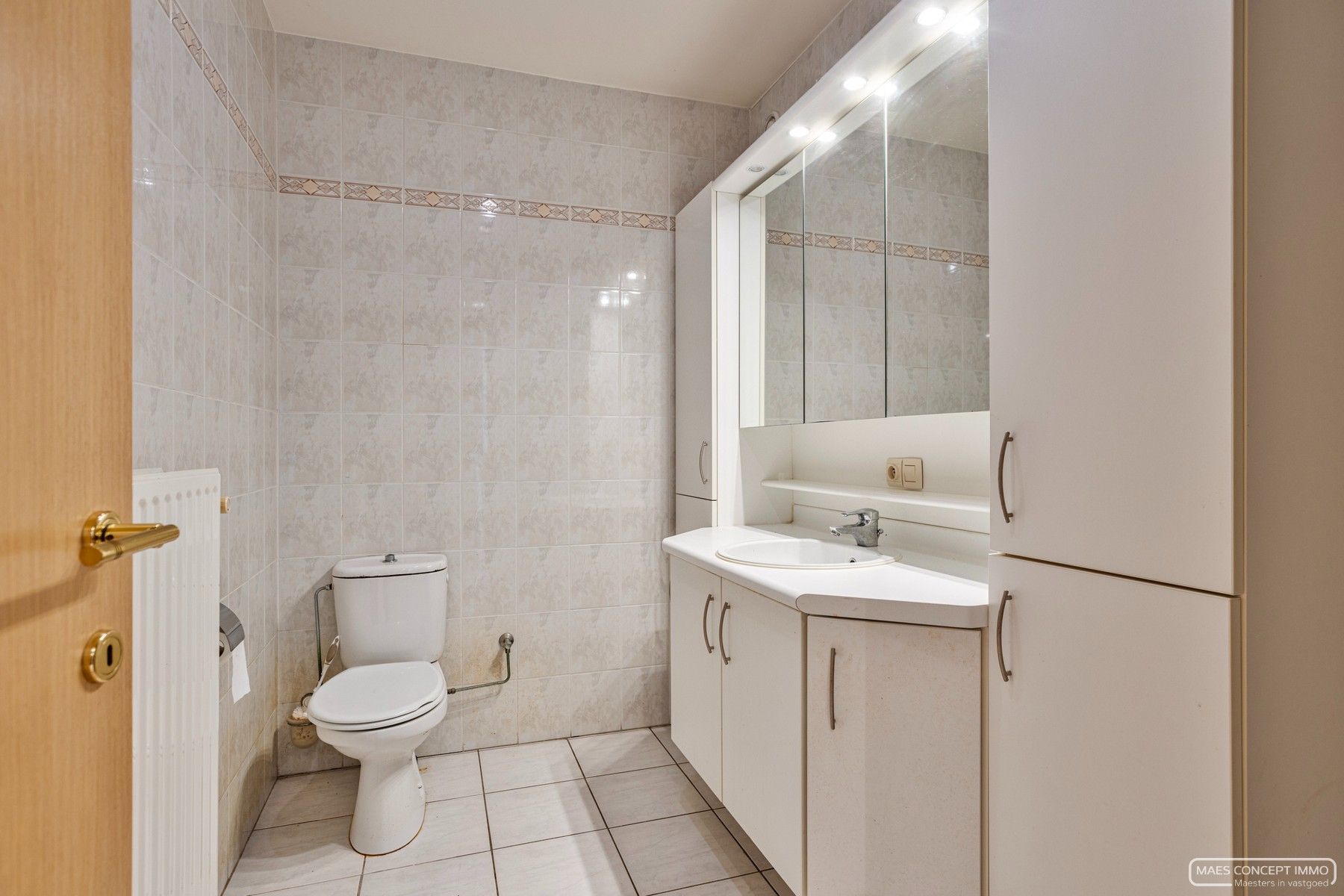 Op te frissen appartement met 2 slaapkamers & 2 ruime terrassen in het hart van Roeselare foto 16