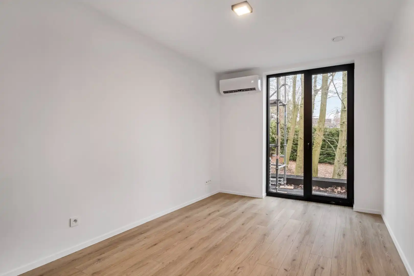 Halfopen woning in Scandinavische stijl met garage en tuin in Otegem foto 16