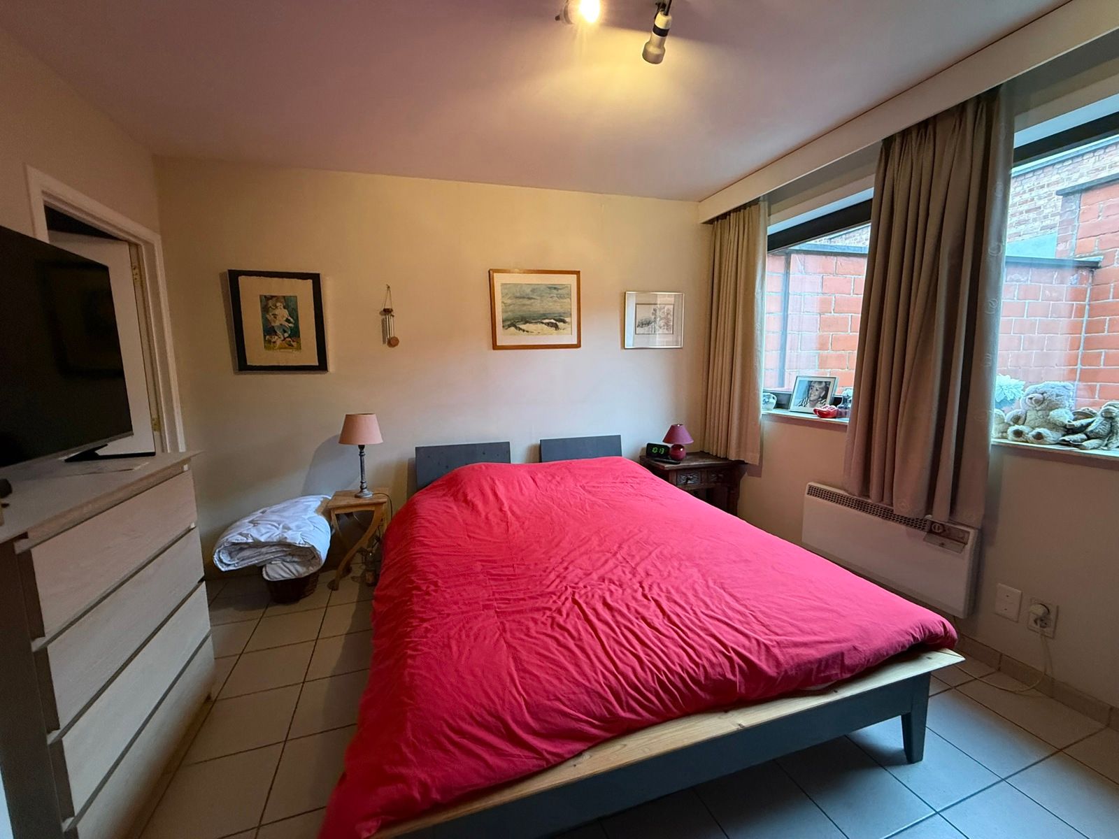 Gelijkvloers  éénslaapkamerappartement met koertje in de directe nabijheid van winkels, scholen en op wandelafstand van het station.  foto 6