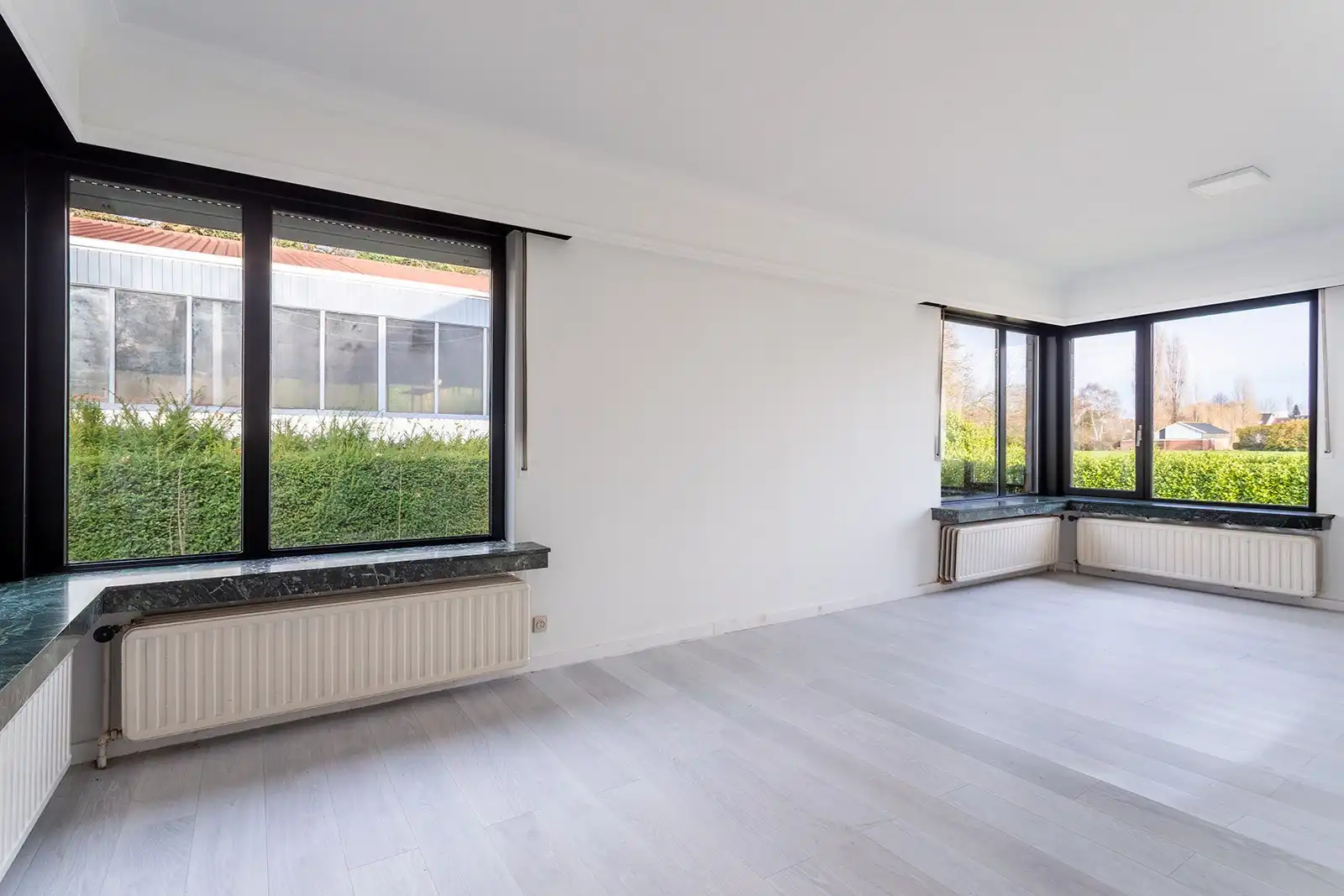 Uniek domein met villa, magazijn en uitgestrekte gronden foto 11