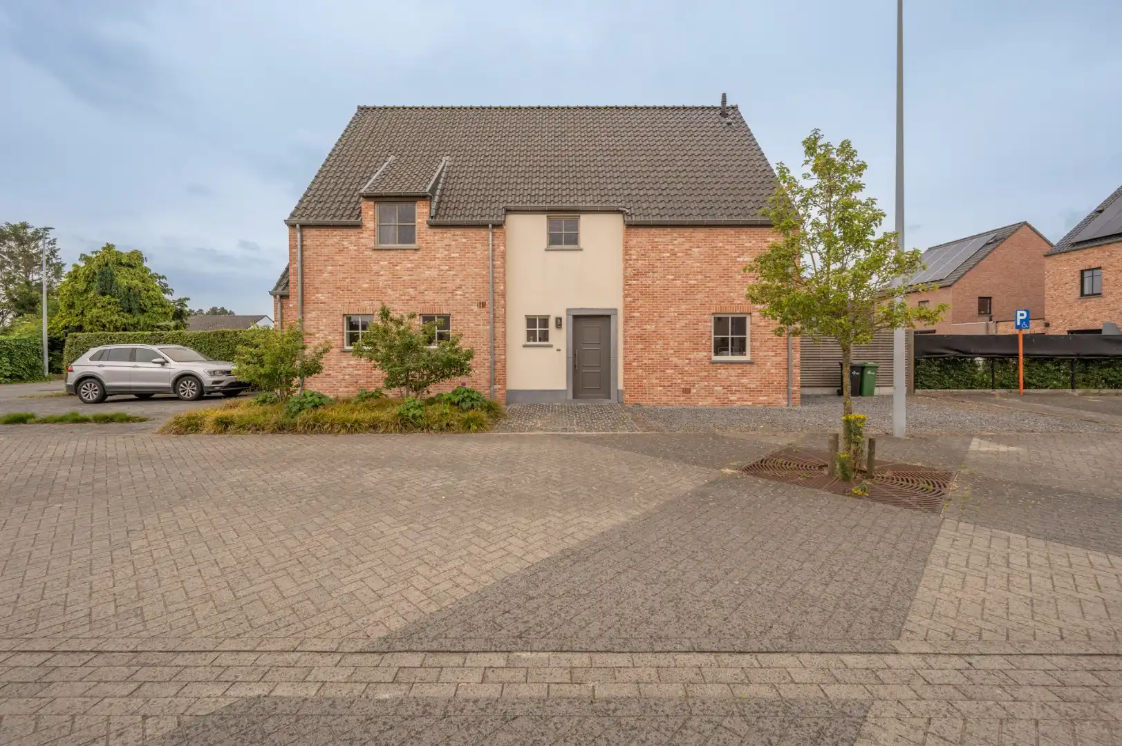 Ruime villa in pastoriestijl - rustig gelegen foto {{pictureIndex}}