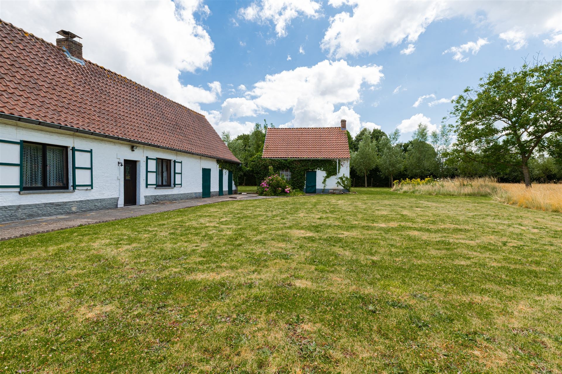 Hoofdfoto van de publicatie: Te renoveren hoeve in het pittoreske Moregem