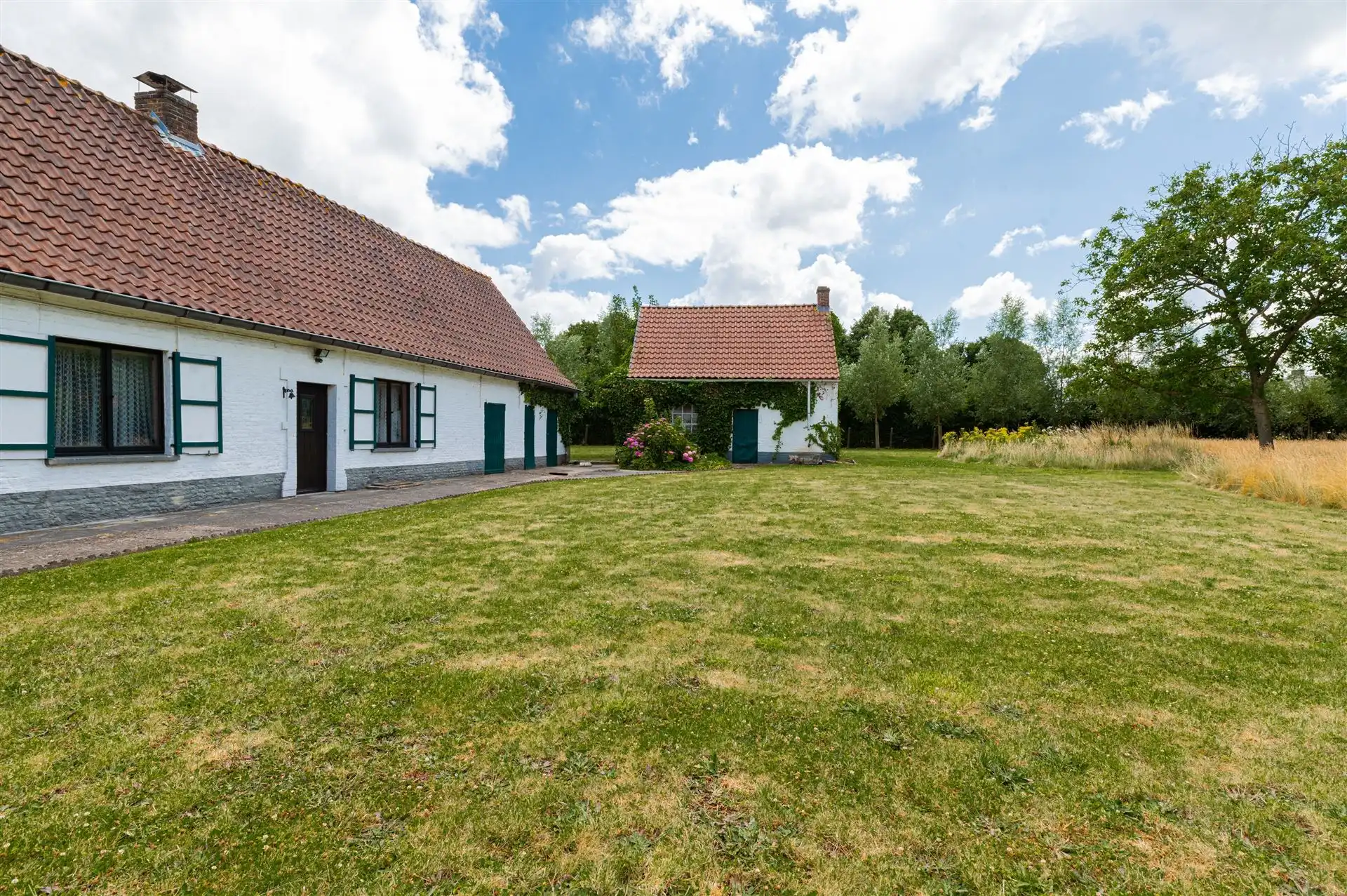 Hoofdfoto van de publicatie: Te renoveren hoeve in het pittoreske Moregem