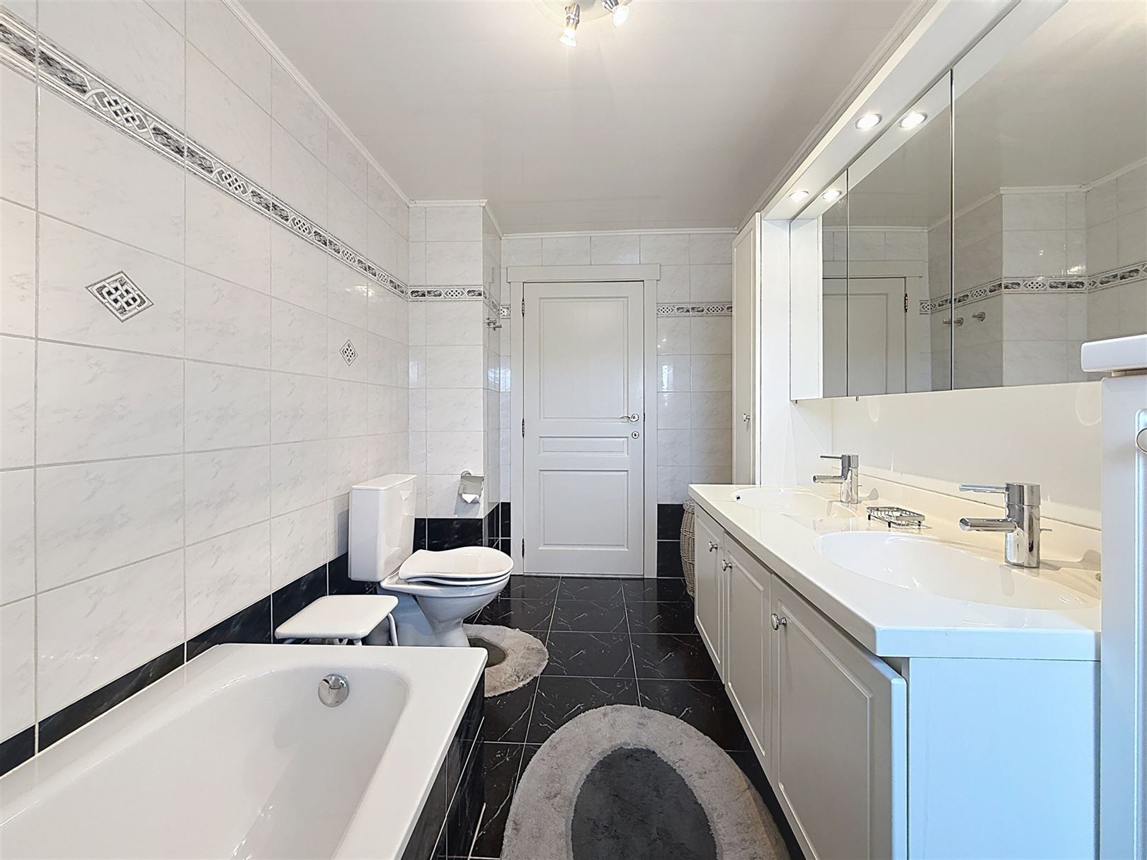 Instapklare woning, 2 slpks + inrichtb. zolder, tuin, 10a 85ca foto 27