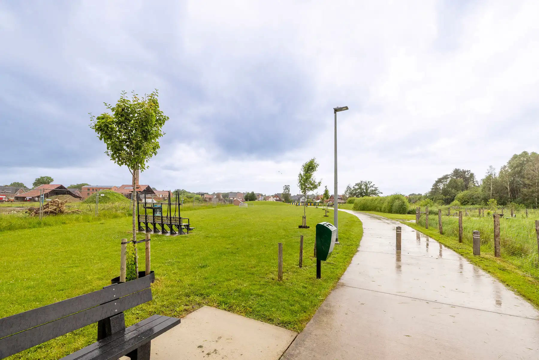 Ruime gezinswoning met garage en tuin op 557m2 grond foto 32